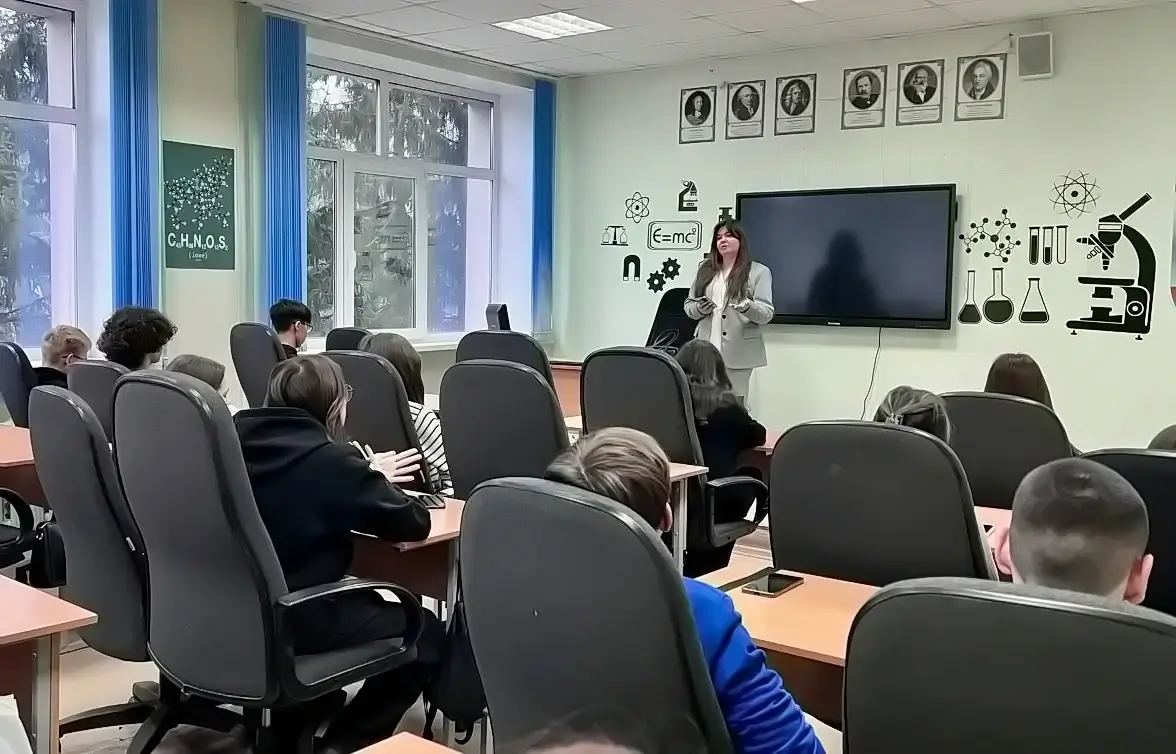Беседа на тему «Права человека» студентов 201-й группы Канашского филиала Финуниверситета состоялась с практикующим юристом и профессиональным медиатором, членом «Ассоциации профессиональных медиаторов Чувашской Республики» Дорничевой Анастасией Владимировной.