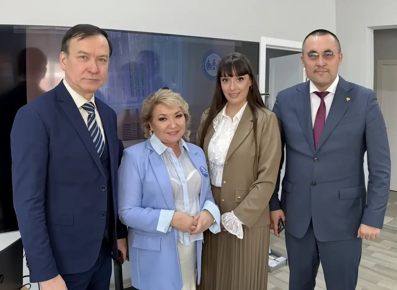 Гости и Президент Ассоциации на торжественном мероприятии