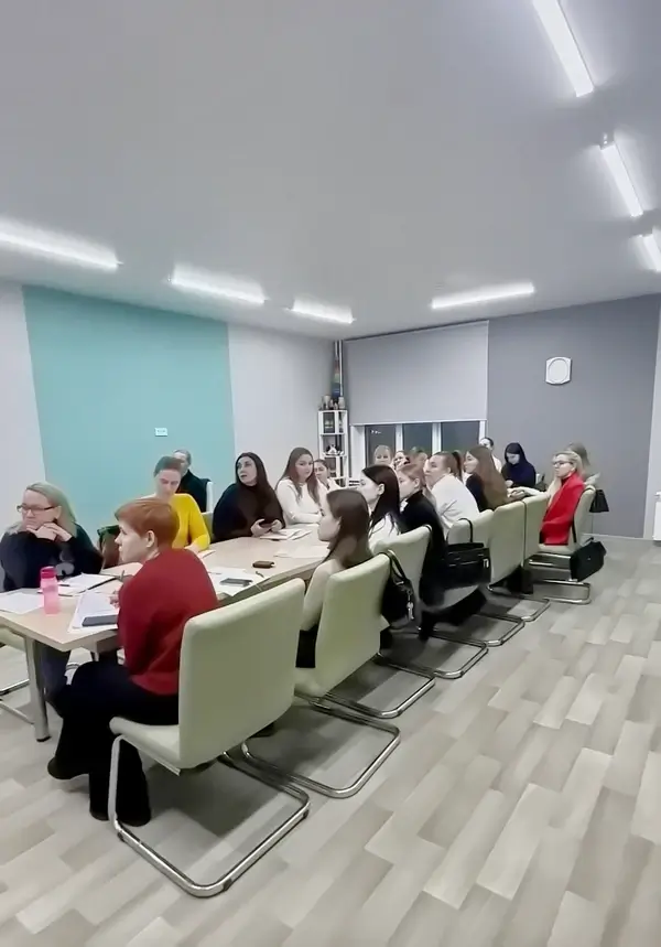Медиатор «Ассоциации профессиональных медиаторов Чувашской Республики» Инга Вазикова провела мероприятие в лекционной и в практической части.